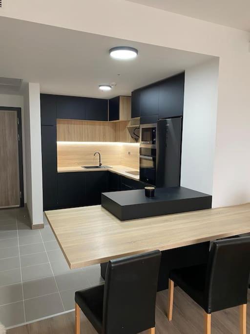 Cevahir Sky City Apartment With Spa, Pool & Fitness Included Skopje Buitenkant foto